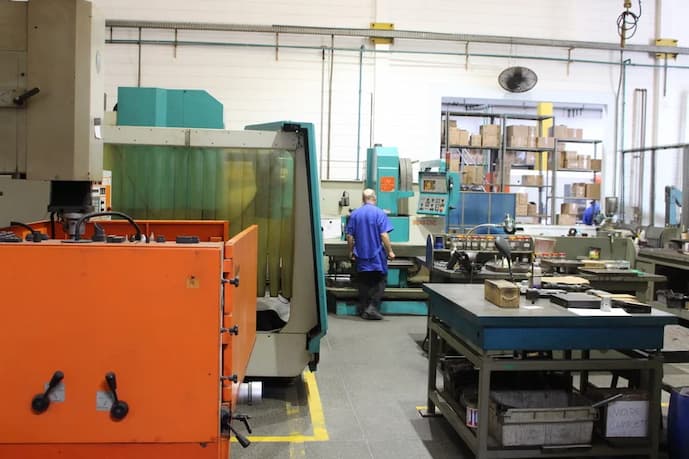 Manutenção de moldes: por que ela é crucial para a eficiência industrial
